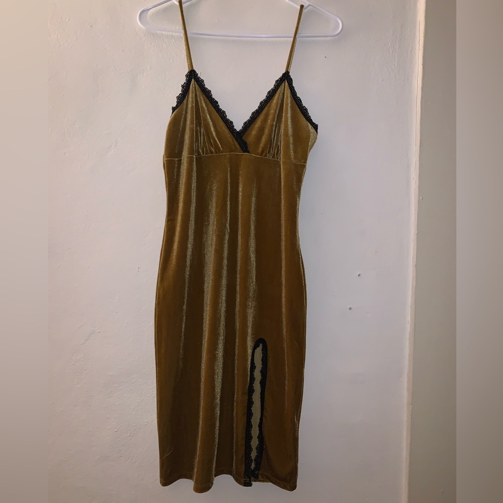 Velvet olive dressing with black lace